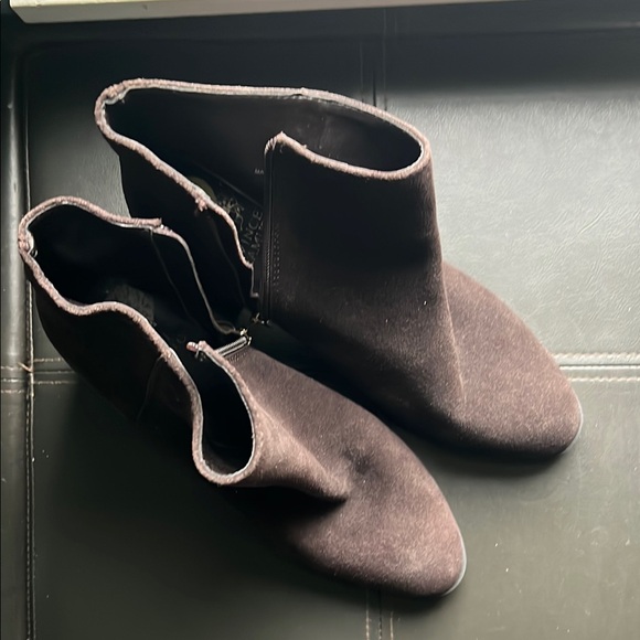 Vince Camuto | Gaviren Dark Brown Leather Suede Ankle Booties Minimalist Size 9 - Picture 4 of 11